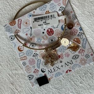 [NEW] Alex & Ani limited edition snowflake charm bangle